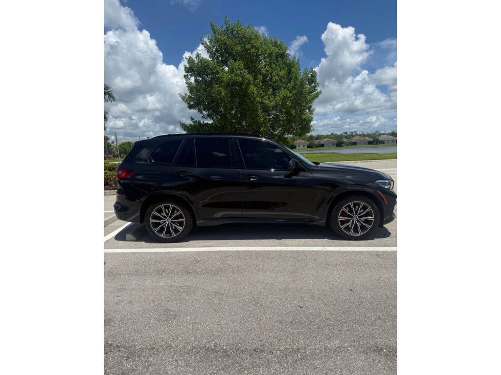 Used 2022 BMW X5 xDrive40i w/ M Sport Package AWD/4WD image 3