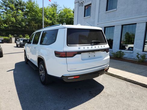 Used 2023 Jeep Wagoneer L Series II AWD/4WD image 3