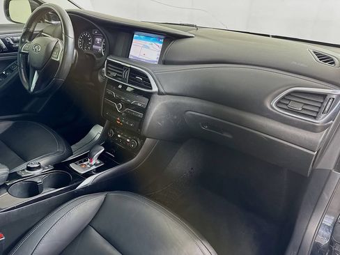 Used 2018 INFINITI QX30 Premium w/ Navigation Package FWD image 34