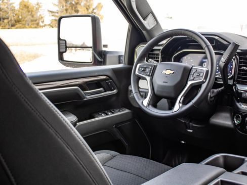 Used 2025 Chevrolet Silverado 2500 LT image 39