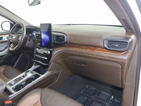 Used 2022 Ford Explorer King Ranch w/ Premium Technology Package image 47