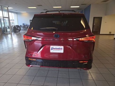 Used 2025 Toyota Sienna XSE w/ XSE Plus Package AWD/4WD image 7