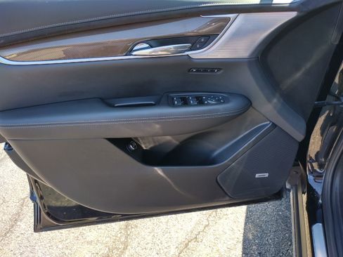 Certified 2025 Cadillac XT6 Premium Luxury w/ Platinum Package image 10