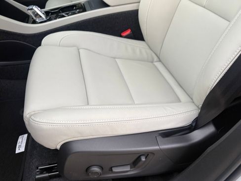 New 2026 Volvo XC40 B5 Ultra w/ Protection Package Premier image 20