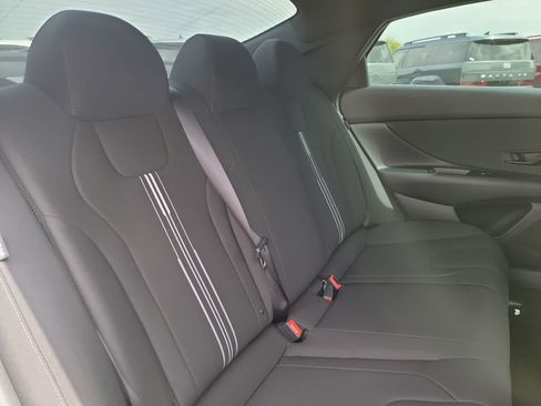 Used 2025 Hyundai Elantra Sport FWD image 17