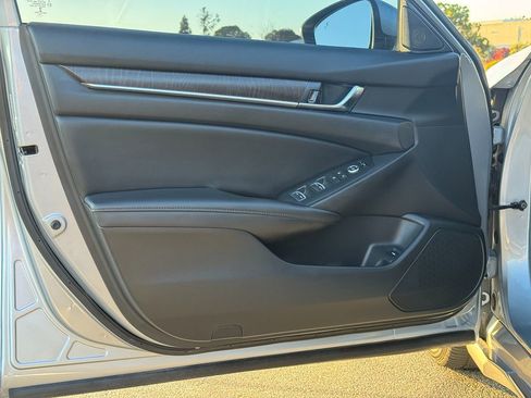 Used 2019 Honda Accord EX image 24