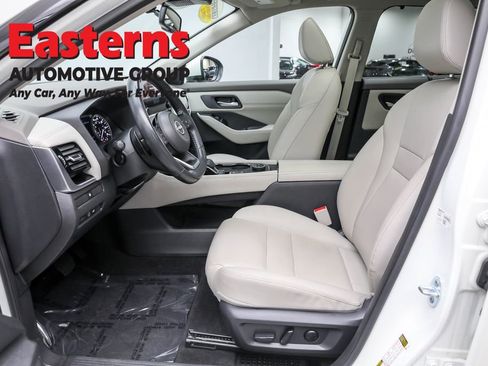 Used 2023 Nissan Rogue SL w/ SL Premium Package image 14