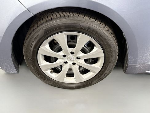 Used 2020 Toyota Corolla LE image 37