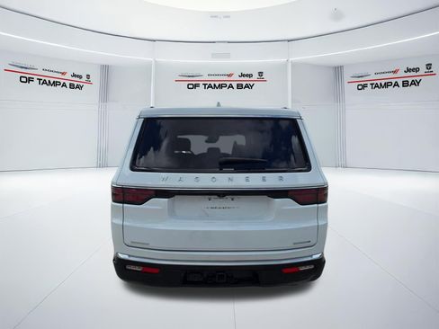 Used 2023 Jeep Wagoneer Series II AWD/4WD image 5