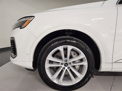 Used 2025 Audi Q7 3.0T Premium Plus image 11
