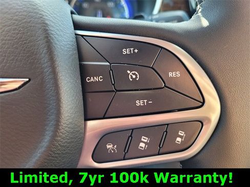 Used 2023 Chrysler Pacifica Limited image 29