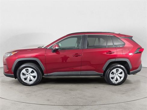 Used 2020 Toyota RAV4 LE image 2