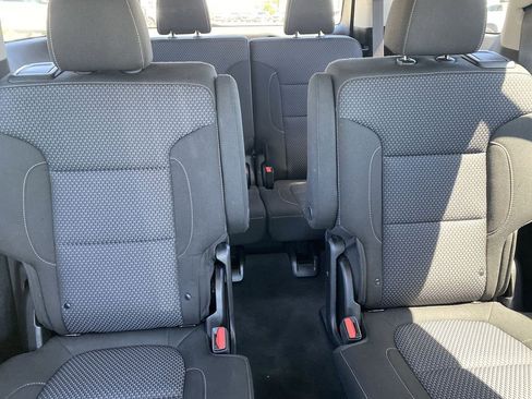 Used 2023 GMC Acadia SLE w/ Driver Convenience Package FWD image 26