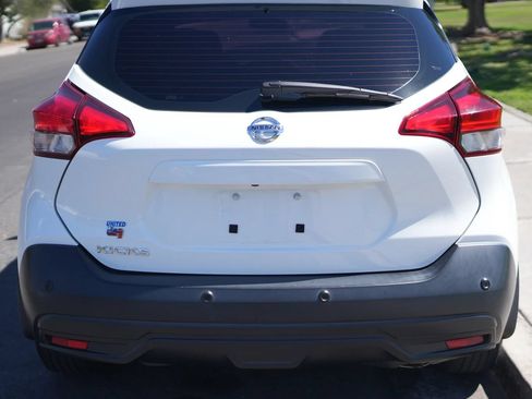 Used 2020 Nissan Kicks S FWD image 10