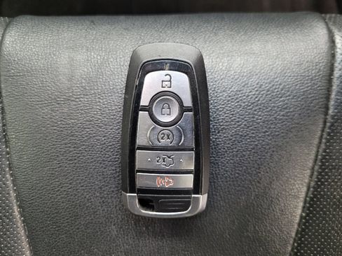 Used 2019 Ford Edge Titanium w/ Equipment Group 301A AWD/4WD image 32