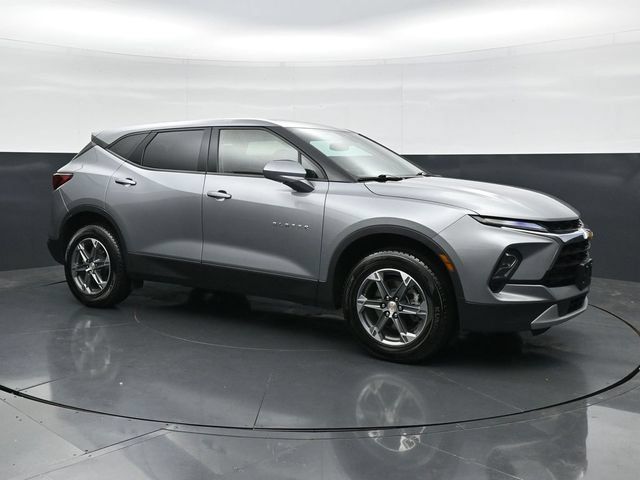 Used 2025 Chevrolet Blazer LT FWD image 3