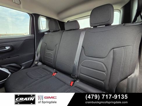 Used 2018 Jeep Renegade Latitude AWD/4WD image 24