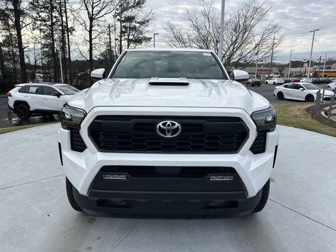 Certified 2025 Toyota Tacoma TRD Off-Road image 3