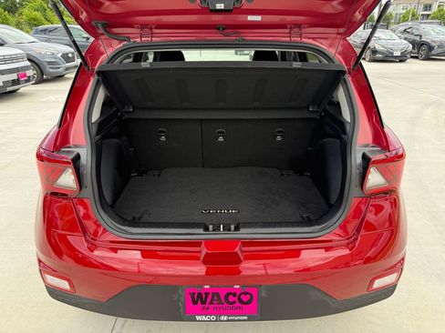 Used 2024 Hyundai Venue Limited FWD image 30
