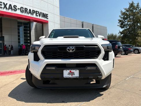 Used 2024 Toyota Tacoma TRD Sport w/ TRD Sport Upgrade Package RWD image 3