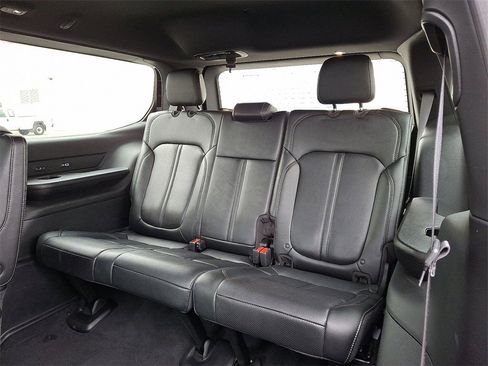 Used 2023 Jeep Wagoneer Series III w/ Preferred Equipment Group image 15