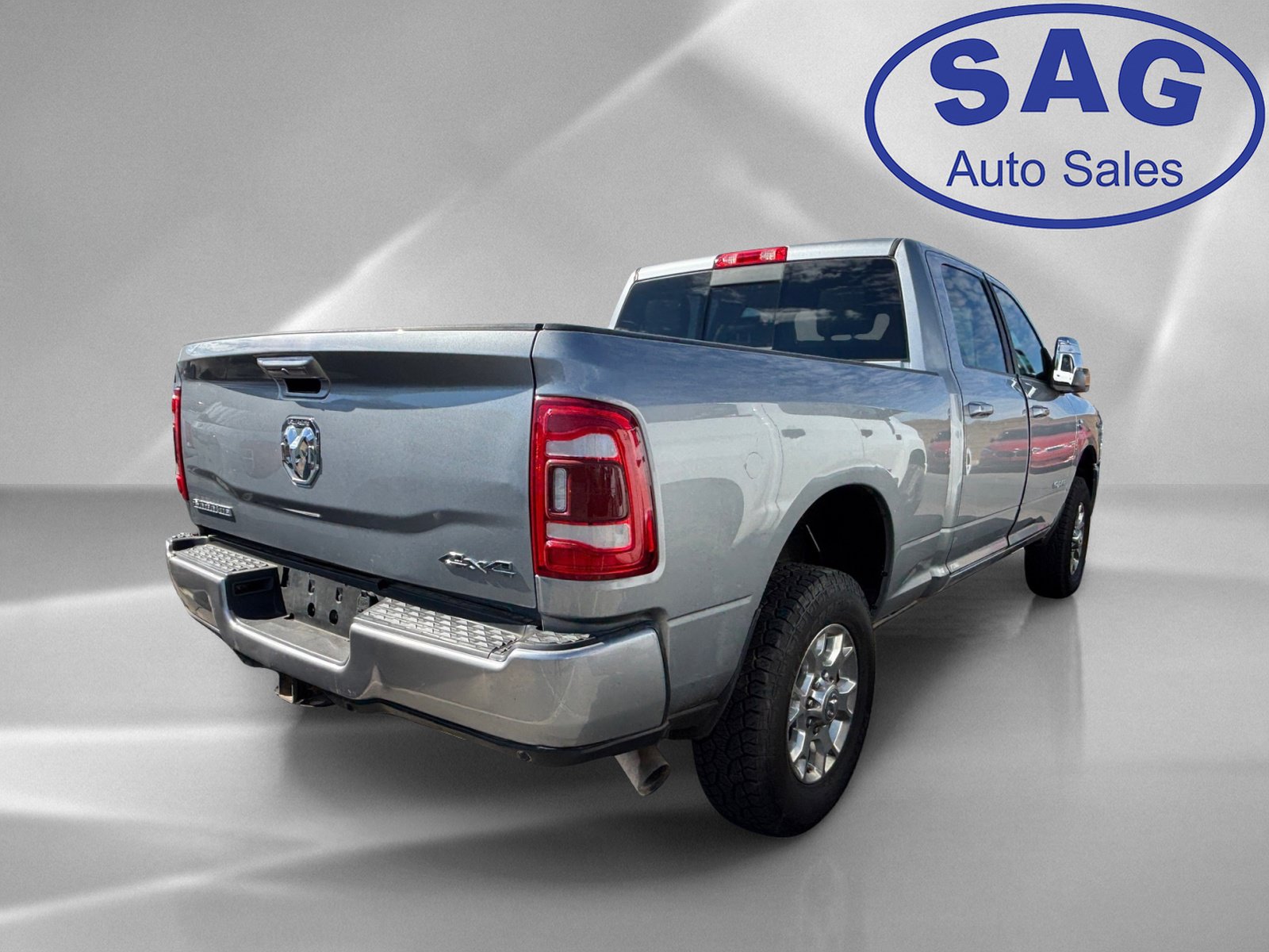 Used 2024 RAM 2500 Laramie AWD/4WD image 3