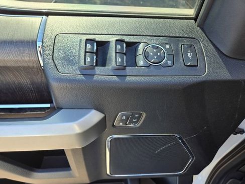 Used 2020 Ford F250 Lariat w/ Chrome Package image 17