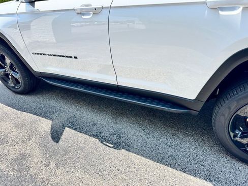 New 2025 Jeep Grand Cherokee Limited w/ Black Appearance Package image 9
