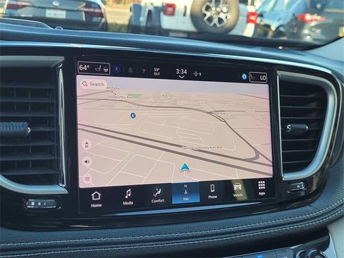 Certified 2021 Chrysler Pacifica Touring-L image 9