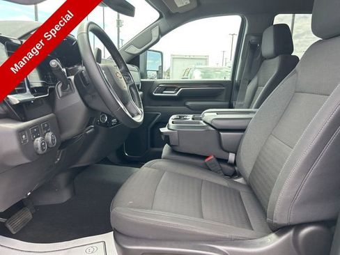 Used 2025 Chevrolet Silverado 2500 LT AWD/4WD image 15