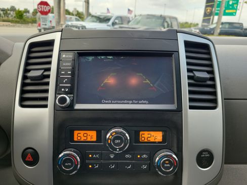 Used 2020 Nissan Frontier SV w/ Midnight Edition Floor Mats image 10