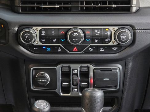 Used 2025 Jeep Wrangler Unlimited Sahara w/ Safety Group image 39