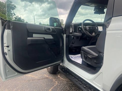 Used 2022 Ford Bronco 2-Door AWD/4WD image 17