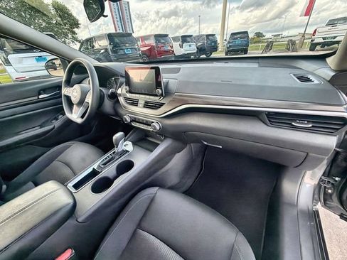 Used 2025 Nissan Altima 2.5 SV FWD image 27
