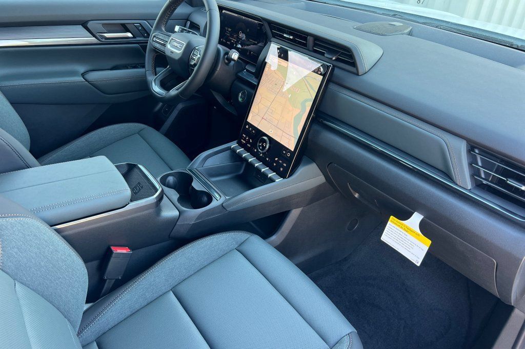 New 2026 GMC Terrain AT4 w/ Technology Package II AWD/4WD image 13