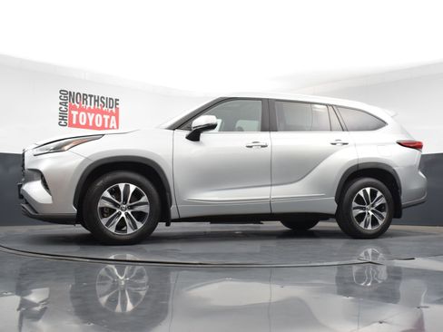 Used 2022 Toyota Highlander XLE image 29