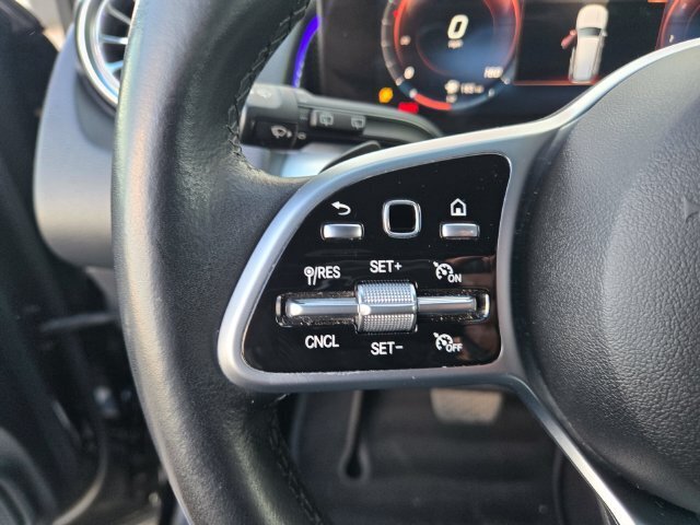Used 2022 Mercedes-Benz GLB 250 4MATIC image 23