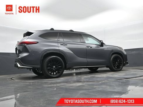 Used 2023 Toyota Highlander XSE AWD/4WD image 42
