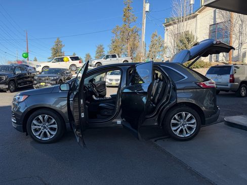 Used 2019 Ford Edge Titanium w/ Equipment Group 301A image 8