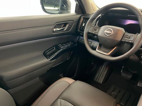 New 2026 Nissan Pathfinder Platinum AWD/4WD image 11