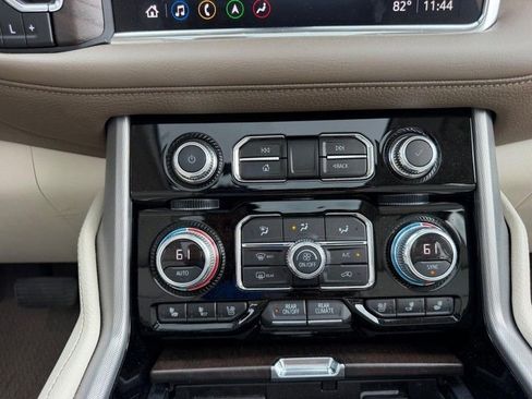 Used 2021 GMC Yukon Denali AWD/4WD image 17