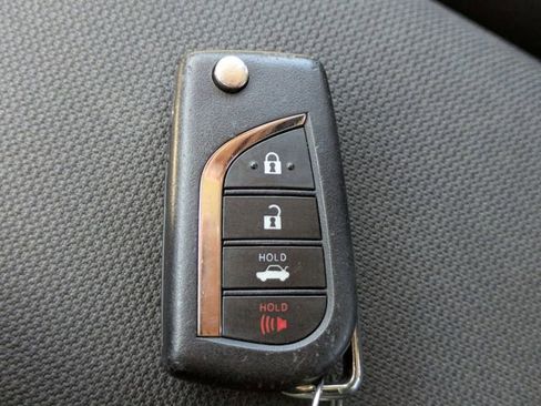 Used 2022 Toyota Corolla LE image 29