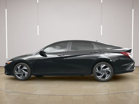Used 2025 Hyundai Elantra Sport FWD image 27
