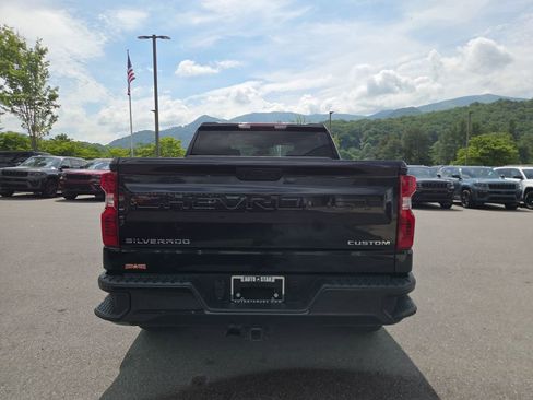 Used 2022 Chevrolet Silverado 1500 Custom AWD/4WD image 4