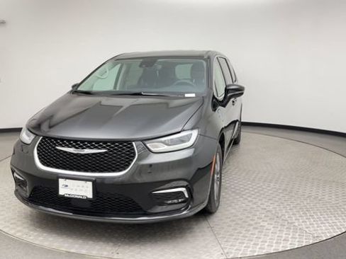 Used 2024 Chrysler Pacifica Limited FWD image 7