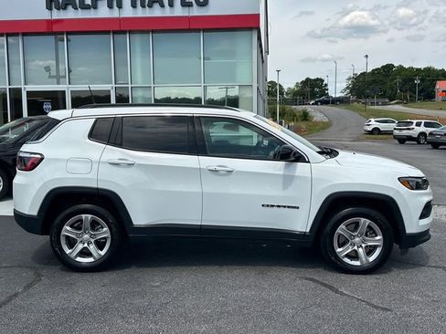 Used 2024 Jeep Compass Latitude w/ Altitude Special Edition AWD/4WD image 2