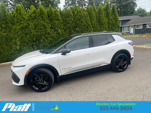 Used 2025 Chevrolet Equinox EV RS FWD image 3