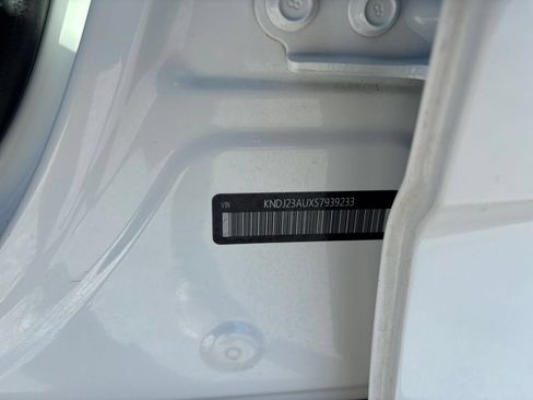 Used 2025 Kia Soul LX w/ LX Technology Package FWD image 27