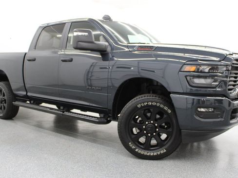 Used 2025 RAM 2500 Big Horn AWD/4WD image 1