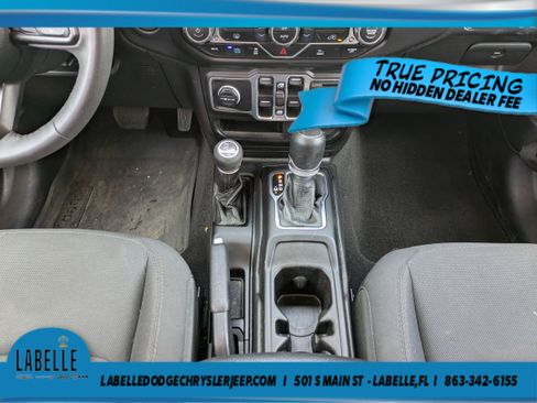 Used 2023 Jeep Wrangler Unlimited AWD/4WD image 17